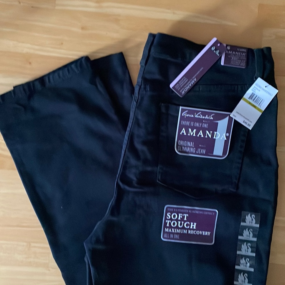 NWT Gloria Vanderbilt Slimming Black Jeans
